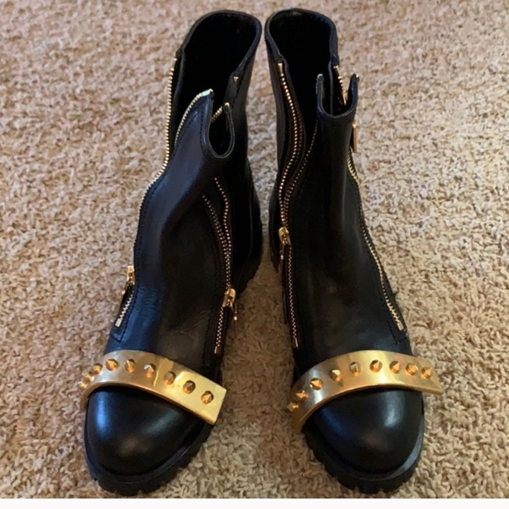 Combat boots